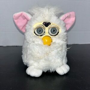 Furby White Snowball W/Blue Eyes Tiger Electronics